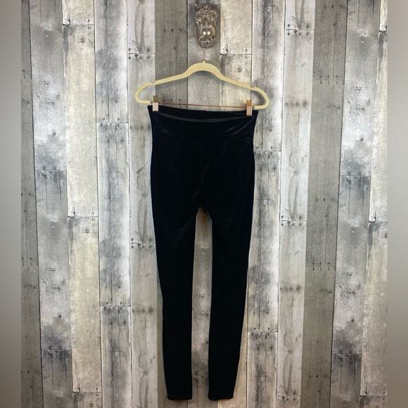 SPANX Velvet Leggings in Black Size Medium. - Picture 4 of 16